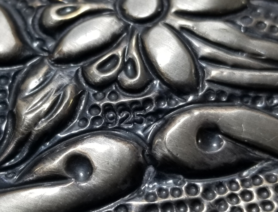 KABARTMA İŞÇİLİKLİ GÜMÜŞ DUVAR AYNASI