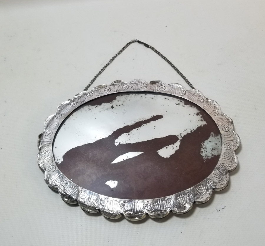 KABARTMA İŞÇİLİKLİ GÜMÜŞ DUVAR AYNASI