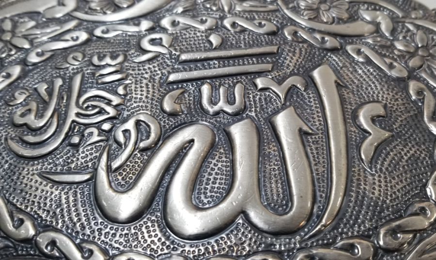 KABARTMA İŞÇİLİKLİ GÜMÜŞ DUVAR AYNASI