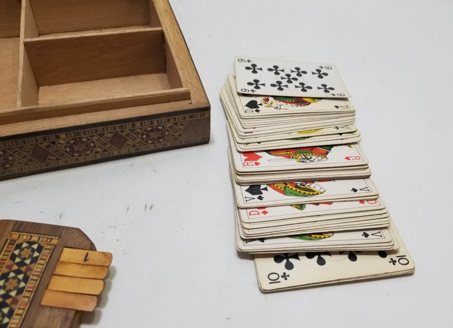 MARKUTERİ İŞÇİLİKLİ VE ORİJİNAL KUTUSUNDA NADİR ANTİKA BEZİK TAKIMI