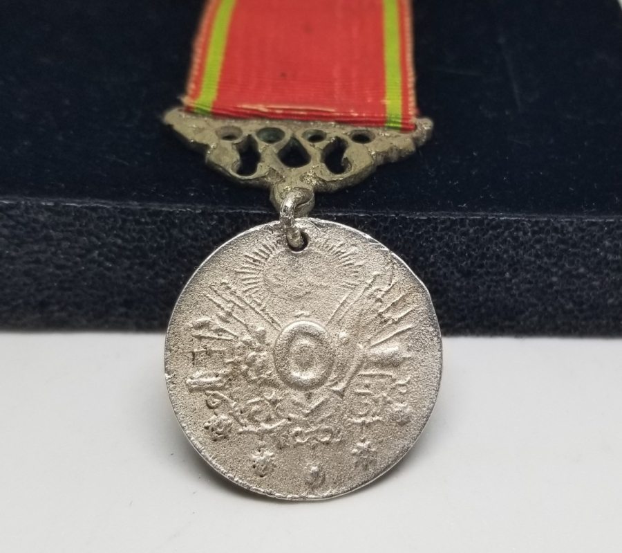 ORİJİNAL İPEK ASKISIYLA GÜMÜŞ LİYAKAT MADALYASI