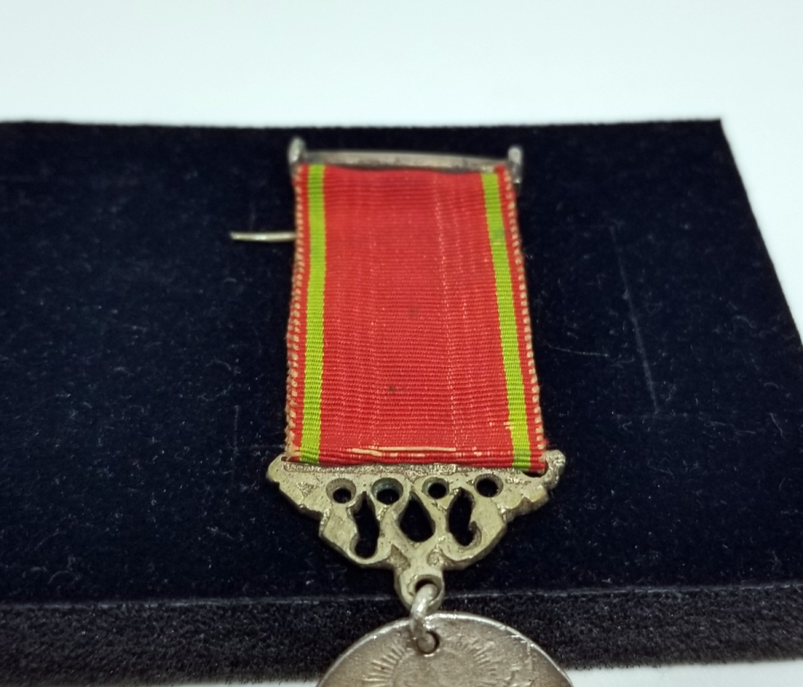 ORİJİNAL İPEK ASKISIYLA GÜMÜŞ LİYAKAT MADALYASI