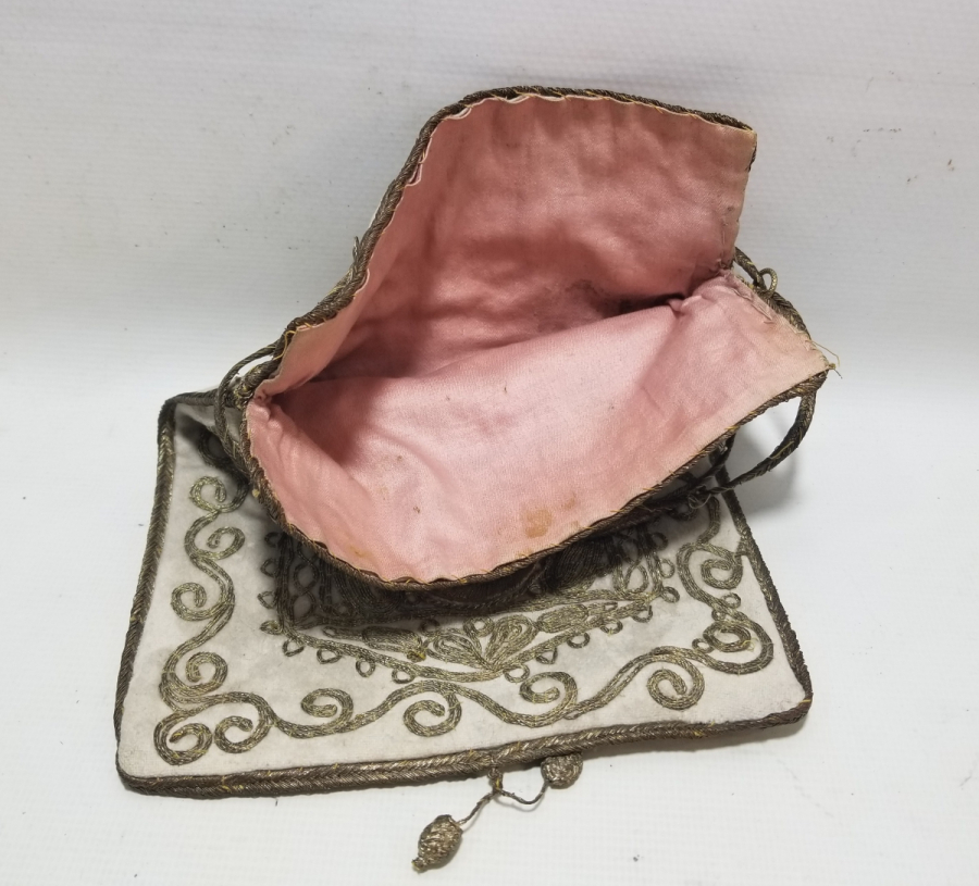 ÜZERİ AY YILDIZ FİGÜRLÜ NADİR TİPTE OSMANLI DÖNEMİ SIRMALI EL İŞİ KESE