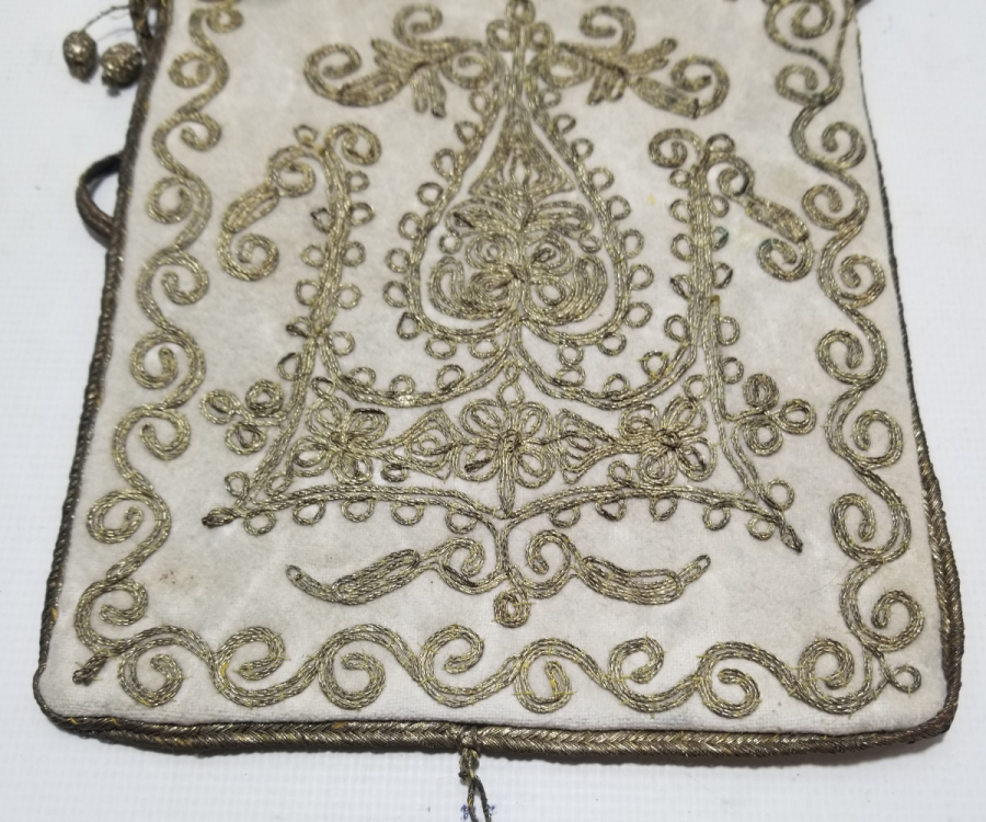 ÜZERİ AY YILDIZ FİGÜRLÜ NADİR TİPTE OSMANLI DÖNEMİ SIRMALI EL İŞİ KESE