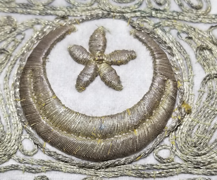 ÜZERİ AY YILDIZ FİGÜRLÜ NADİR TİPTE OSMANLI DÖNEMİ SIRMALI EL İŞİ KESE