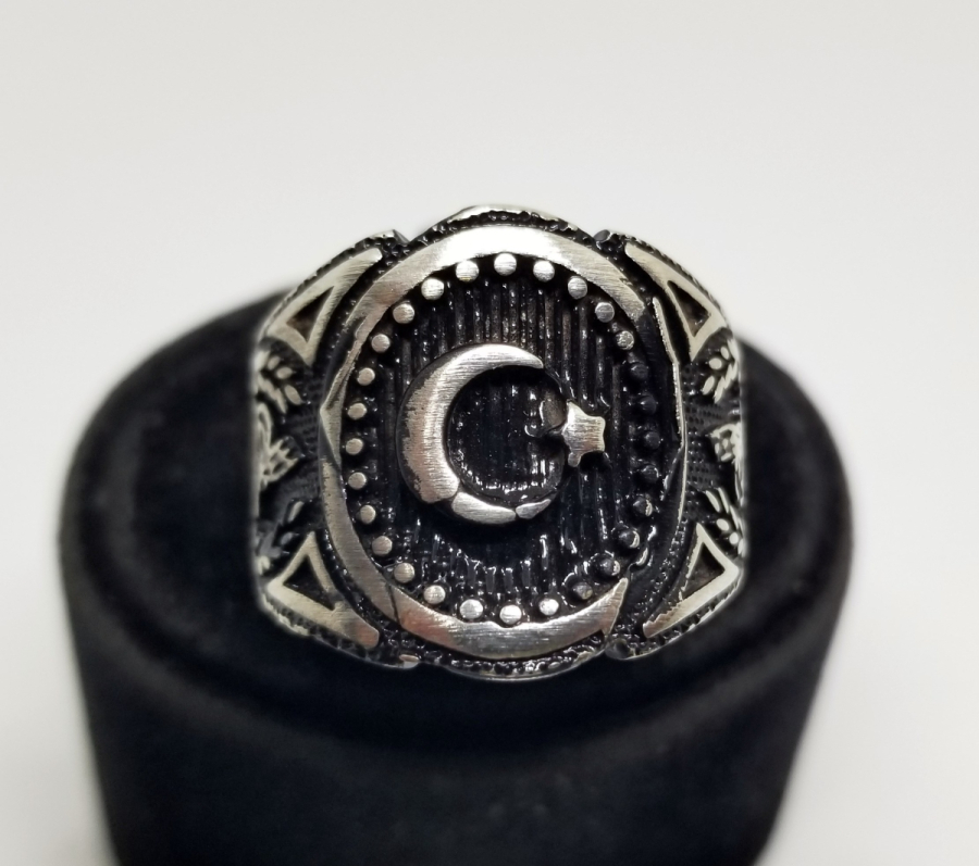 ÜZERİ AY YILDIZ FİGÜRLÜ KABARTMA İŞÇİLİKLİ GÜMÜŞ YÜZÜK