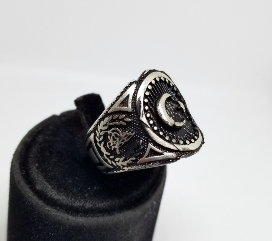 ÜZERİ AY YILDIZ FİGÜRLÜ KABARTMA İŞÇİLİKLİ GÜMÜŞ YÜZÜK