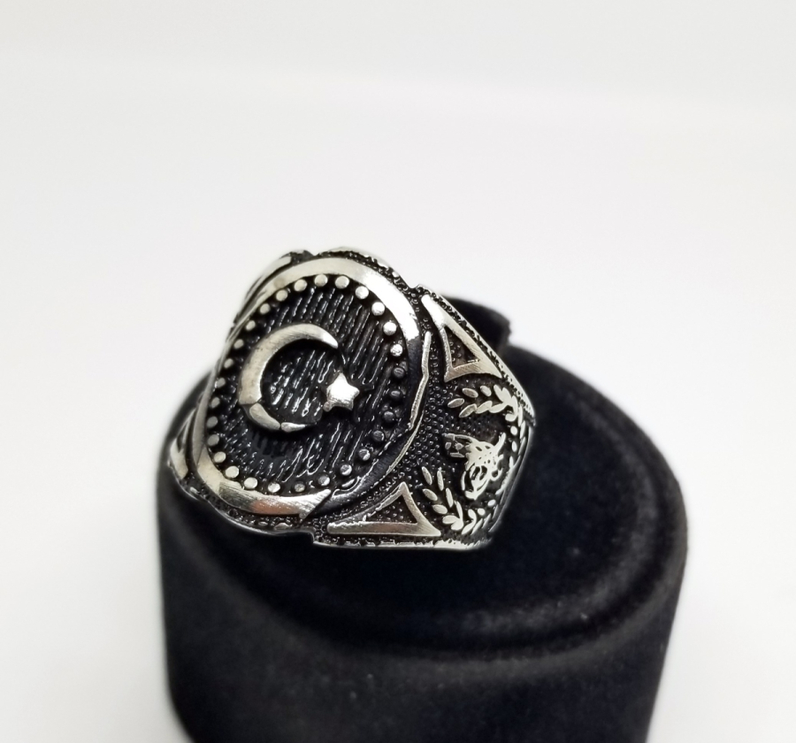 ÜZERİ AY YILDIZ FİGÜRLÜ KABARTMA İŞÇİLİKLİ GÜMÜŞ YÜZÜK