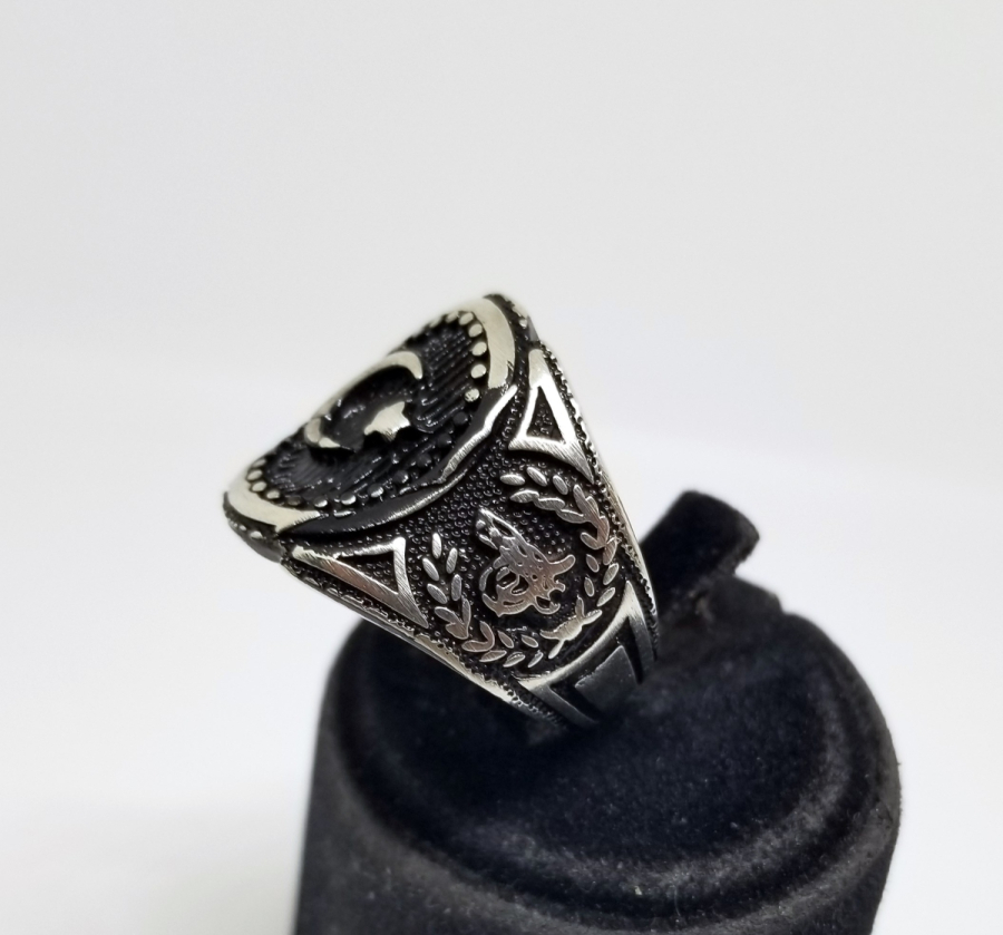 ÜZERİ AY YILDIZ FİGÜRLÜ KABARTMA İŞÇİLİKLİ GÜMÜŞ YÜZÜK