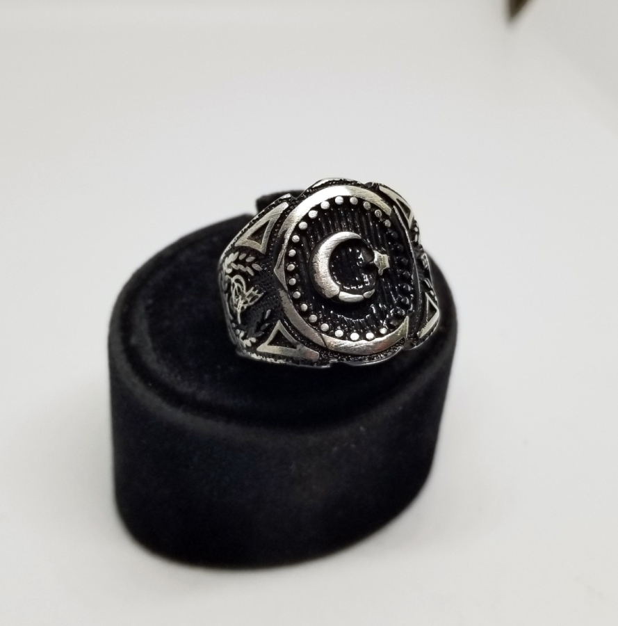 ÜZERİ AY YILDIZ FİGÜRLÜ KABARTMA İŞÇİLİKLİ GÜMÜŞ YÜZÜK