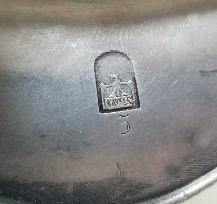 KABARTMA İŞÇİLİKLİ ANTİKA CEP SAATİ STANDI