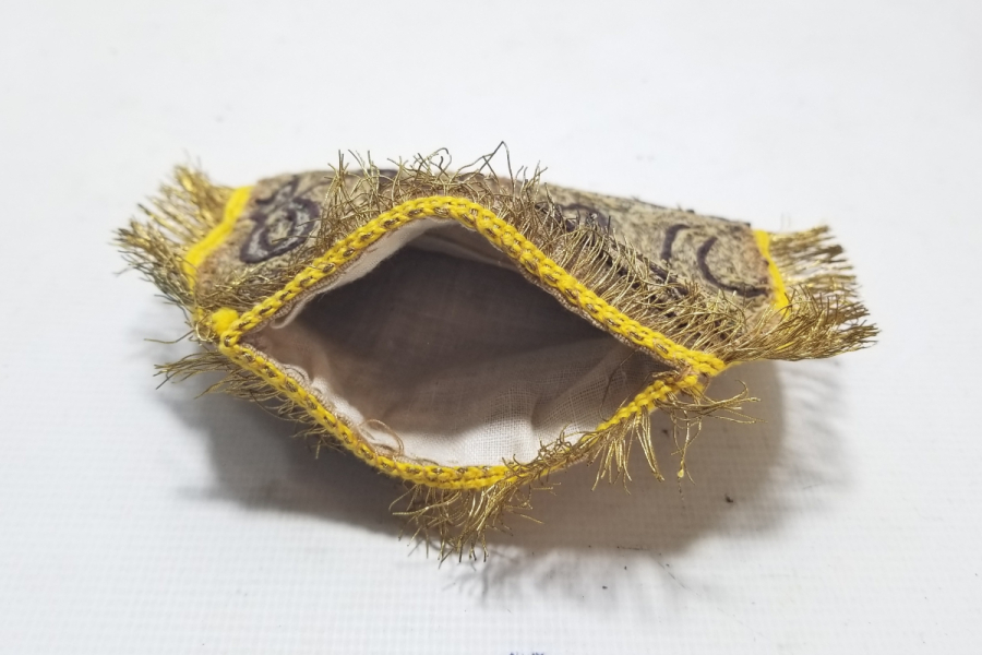 SUZANİ İŞÇİLİKLİ ÜZERİ OSMANLICA YAZILI OSMANLI DÖNEMİ İPEK KESE