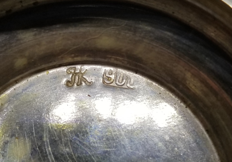 ÜZERİ TUĞRA FİGÜRLÜ ANTİKA KAPAKLI GÜMÜŞ KUTU