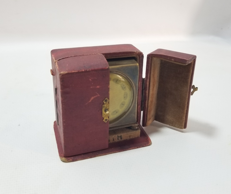 ORİJİNAL KUTUSUNDA ÇOK NADİR ZENITH MASA SAATİ