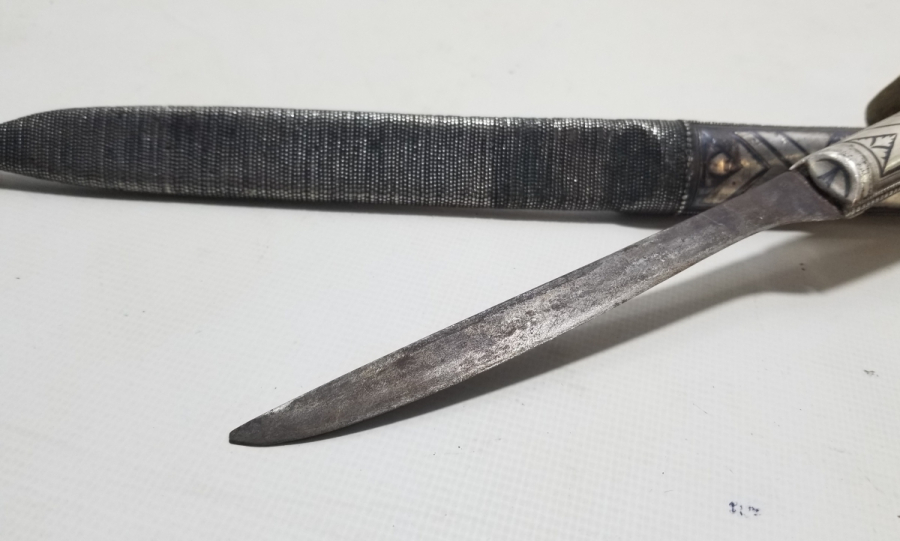 İÇİNDE GUBAR-I ŞERİF BULUNAN ÇOK NADİR SAVATLI GÜMÜŞ KUŞAK KAMASI