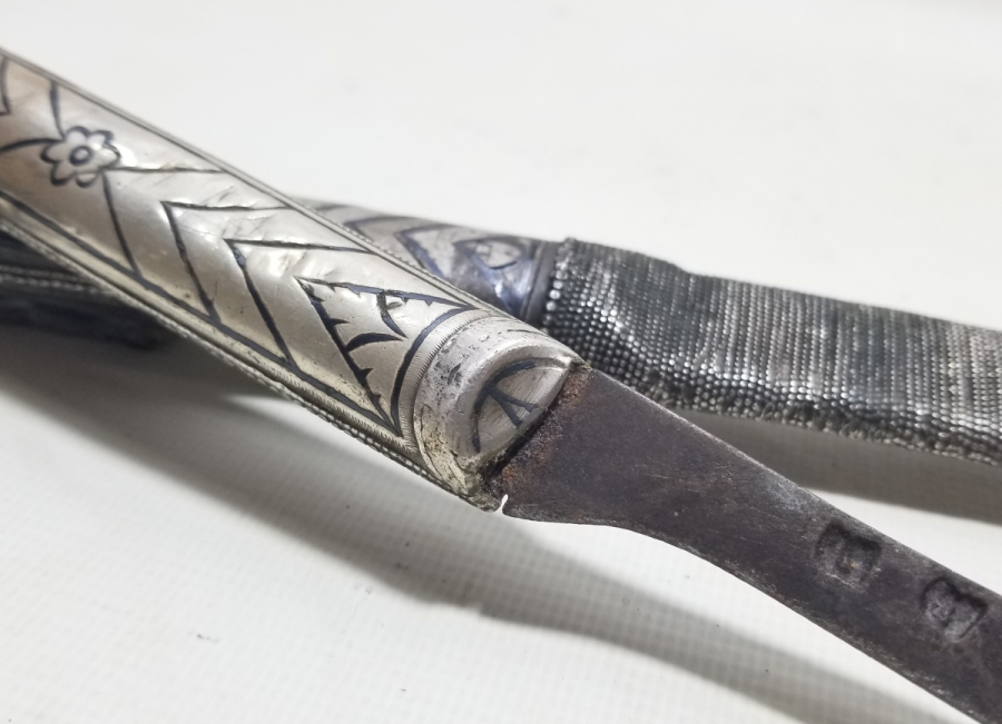 İÇİNDE GUBAR-I ŞERİF BULUNAN ÇOK NADİR SAVATLI GÜMÜŞ KUŞAK KAMASI