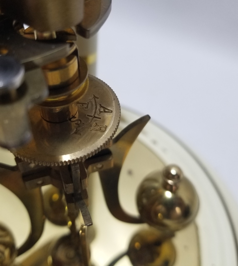 NADİR TİPTE ANTİKA KURMALI MASA SAATİ