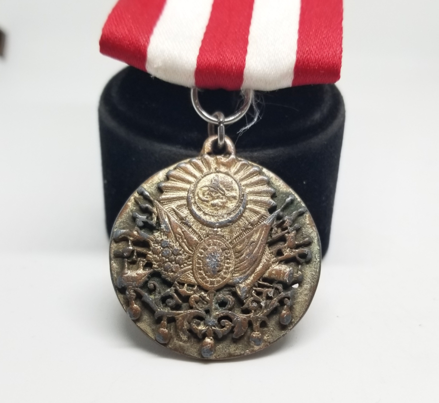 ÜZERİNDE OSMANLI DEVLET ARMASI BULUNAN NADİR TİPTE SÜNNET MAŞALLAHI