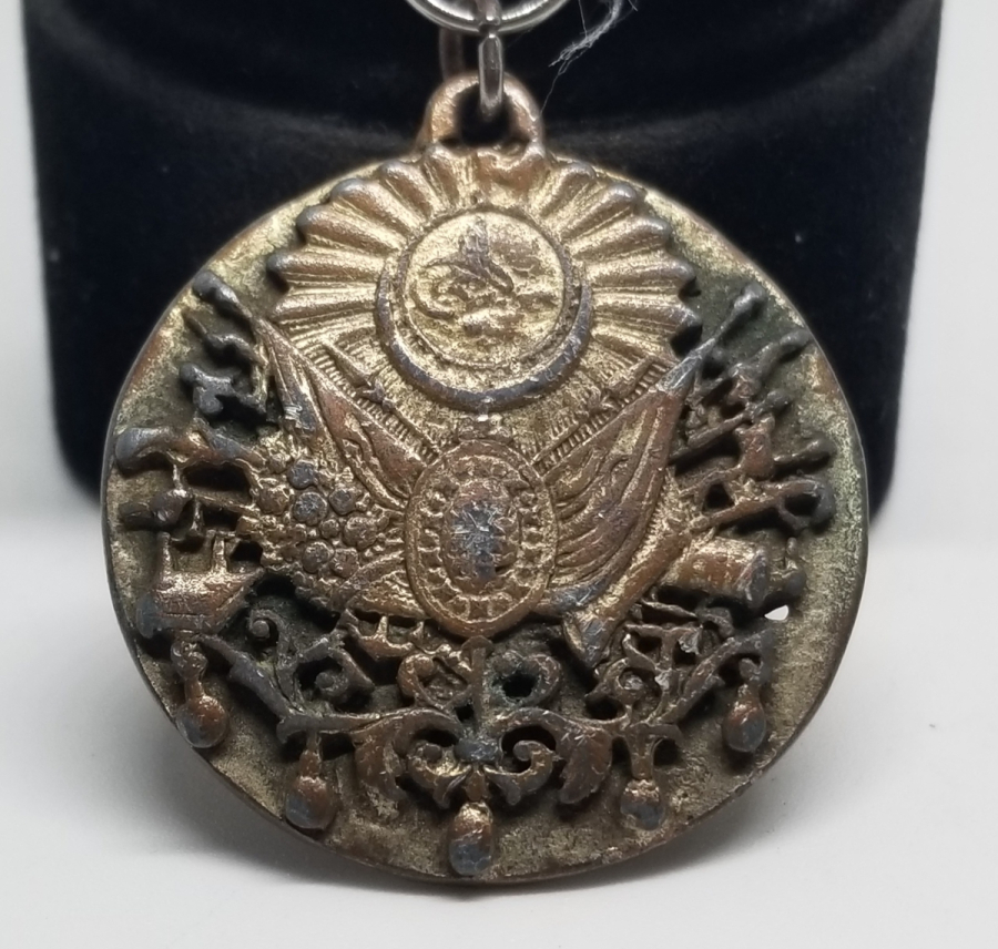 ÜZERİNDE OSMANLI DEVLET ARMASI BULUNAN NADİR TİPTE SÜNNET MAŞALLAHI