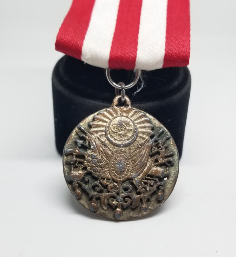 ÜZERİNDE OSMANLI DEVLET ARMASI BULUNAN NADİR TİPTE SÜNNET MAŞALLAHI