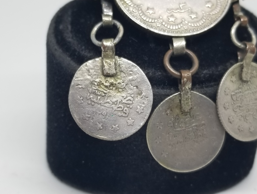 ÜZERİNDE OSMANLI PARALARI BULUNAN NADİR TİPTE FES SÜSÜ