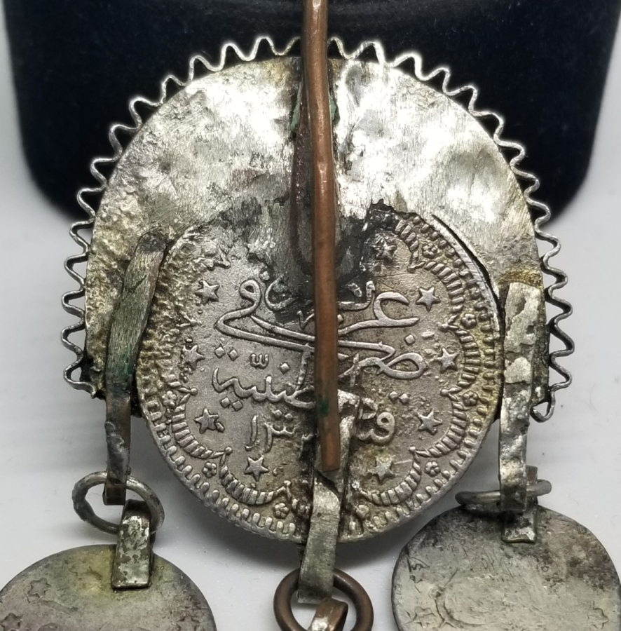 ÜZERİNDE OSMANLI PARALARI BULUNAN NADİR TİPTE FES SÜSÜ