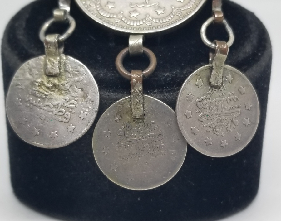 ÜZERİNDE OSMANLI PARALARI BULUNAN NADİR TİPTE FES SÜSÜ