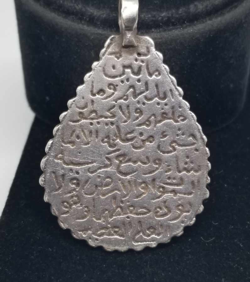 ÜZERİNDE AYETEL KÜRSİ YAZILI OSMANLI DÖNEMİ GÜMÜŞ ARMUDİ KOLYE