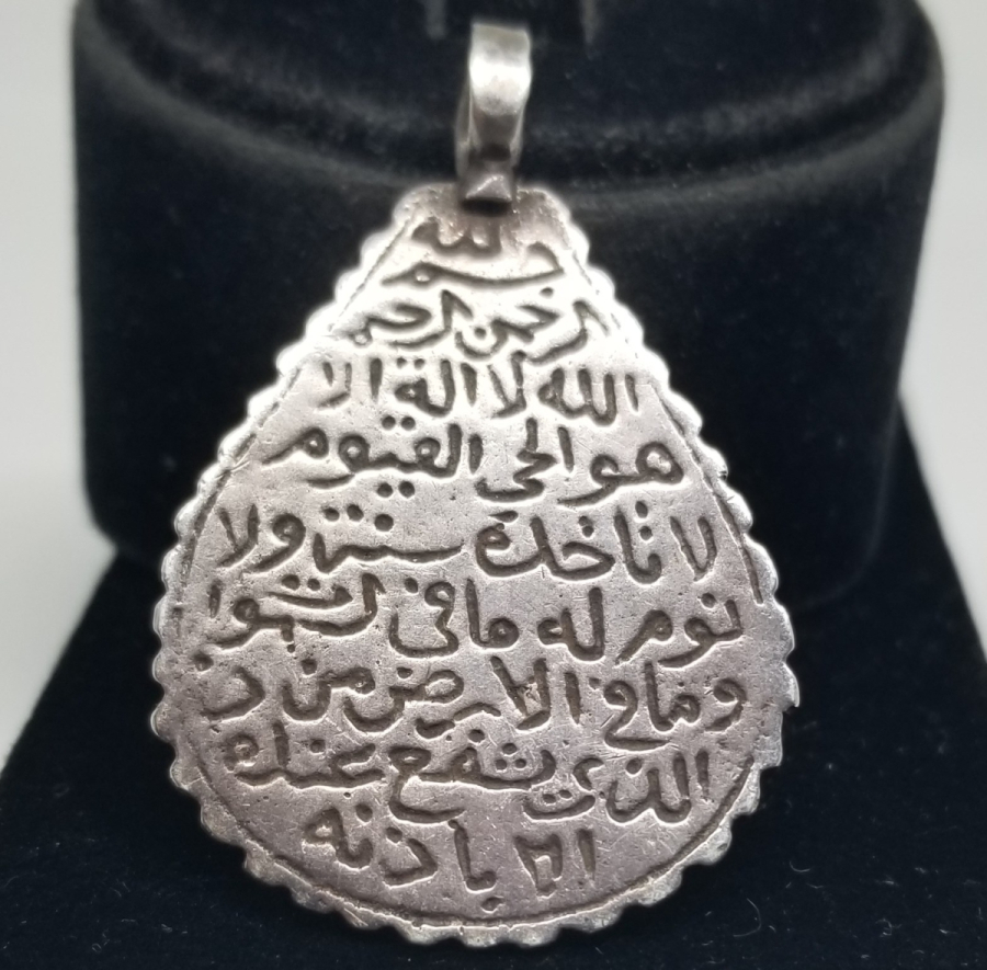 ÜZERİNDE AYETEL KÜRSİ YAZILI OSMANLI DÖNEMİ GÜMÜŞ ARMUDİ KOLYE