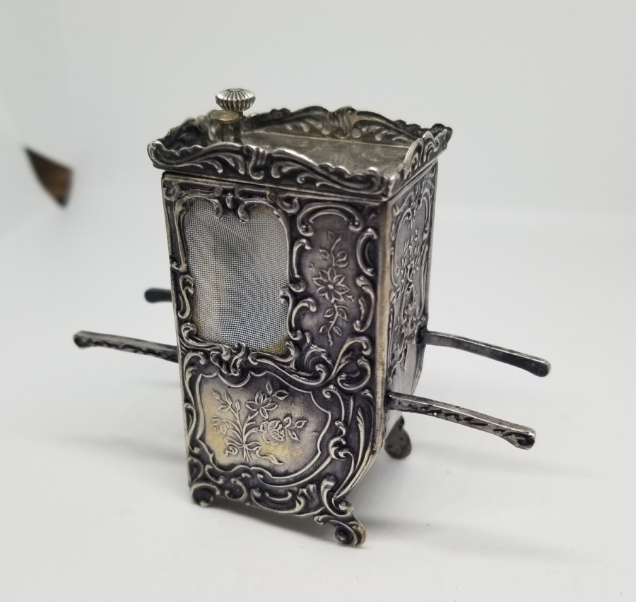 TAHTIREVAN FORMUNDA YAPILMIŞ NADİR OSMANLI DÖNEMİ GÜMÜŞ KASA MASA SAATİ