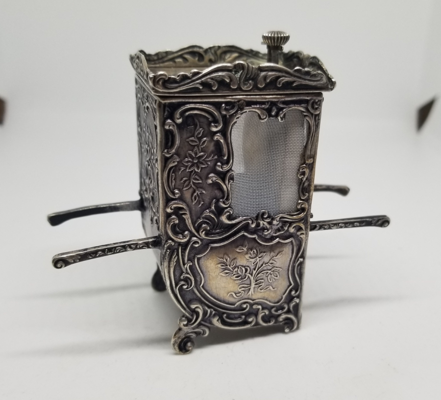 TAHTIREVAN FORMUNDA YAPILMIŞ NADİR OSMANLI DÖNEMİ GÜMÜŞ KASA MASA SAATİ