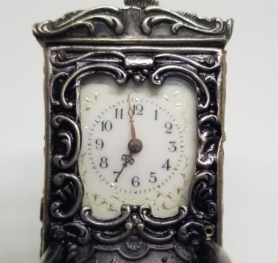 TAHTIREVAN FORMUNDA YAPILMIŞ NADİR OSMANLI DÖNEMİ GÜMÜŞ KASA MASA SAATİ