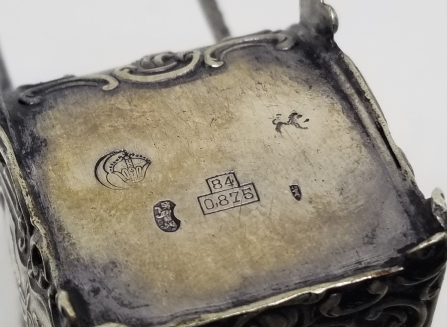 TAHTIREVAN FORMUNDA YAPILMIŞ NADİR OSMANLI DÖNEMİ GÜMÜŞ KASA MASA SAATİ