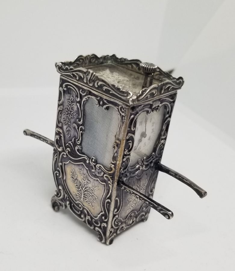 TAHTIREVAN FORMUNDA YAPILMIŞ NADİR OSMANLI DÖNEMİ GÜMÜŞ KASA MASA SAATİ