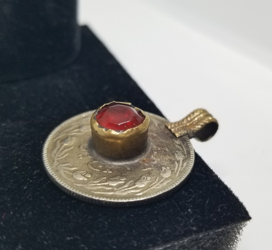 ÜZERİ DOĞAL TAŞLI ANTİKA TÜRKMEN PARASI