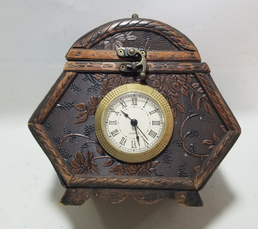 KUTU FORMUNDA YAPILMIŞ MASA SAATİ