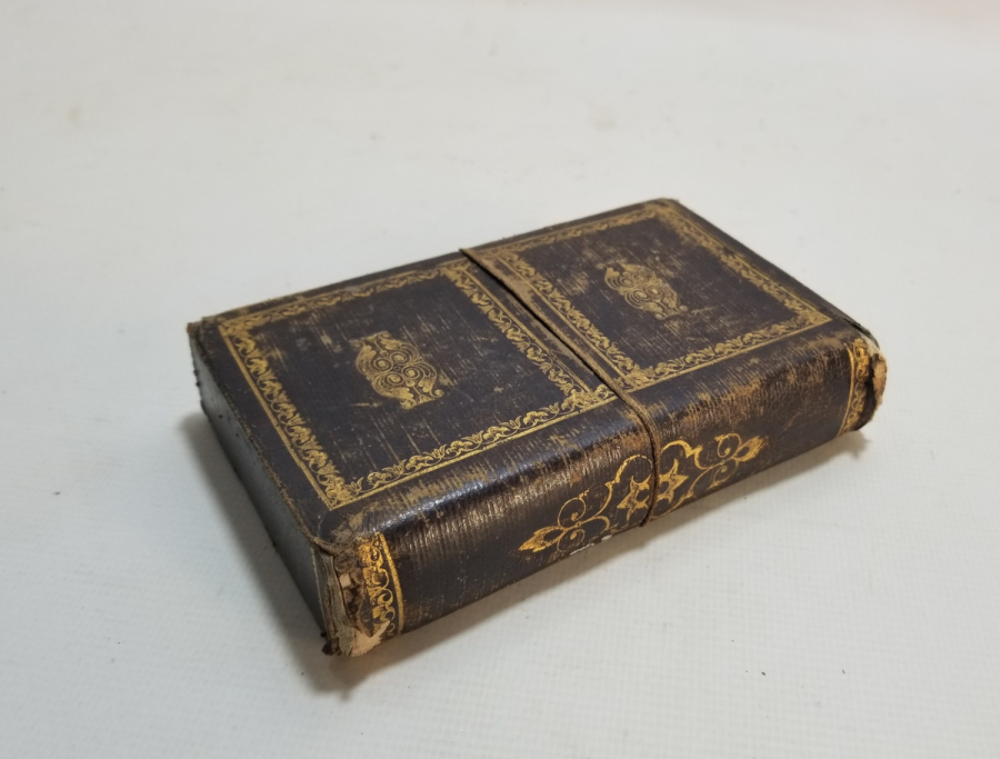 ÜZERİ ALTIN VARAKLI NADİR TİPTE OSMANLI DÖNEMİ ENAMI ŞERİF KABI