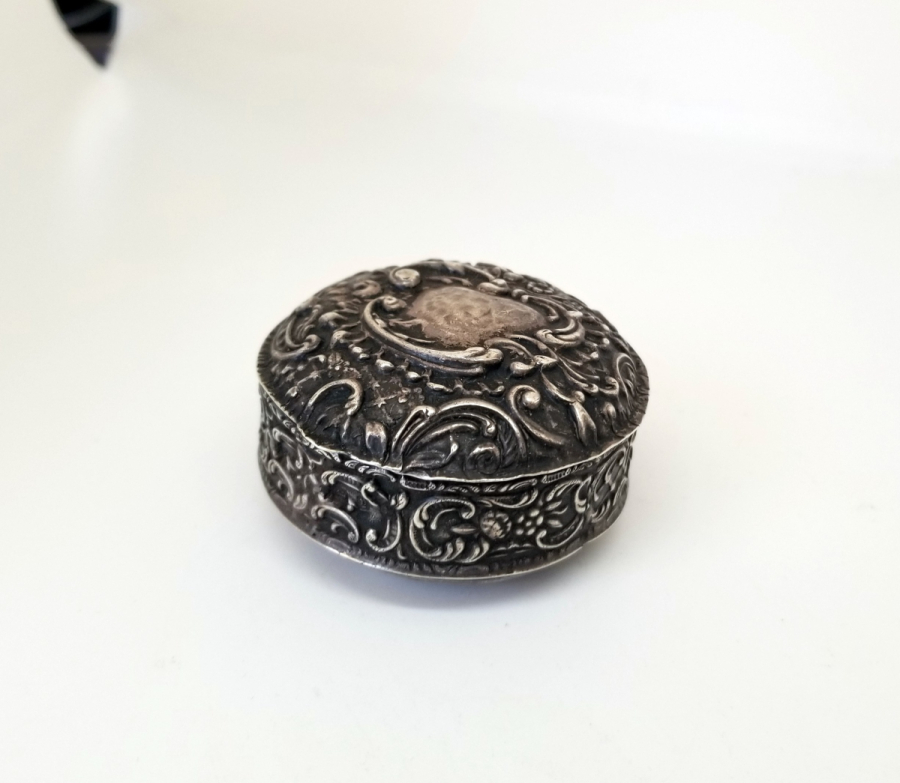 ANTİKA KAPAKLI İNGİLİZ GÜMÜŞ KUTU