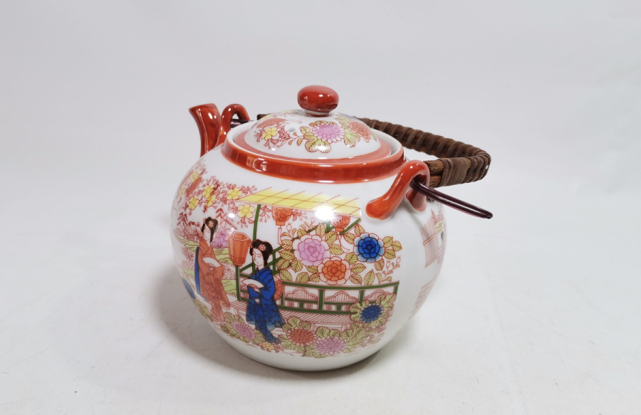 UZAK DOĞU YAPIMI ANTİKA PORSELEN ÇAYDANLIK