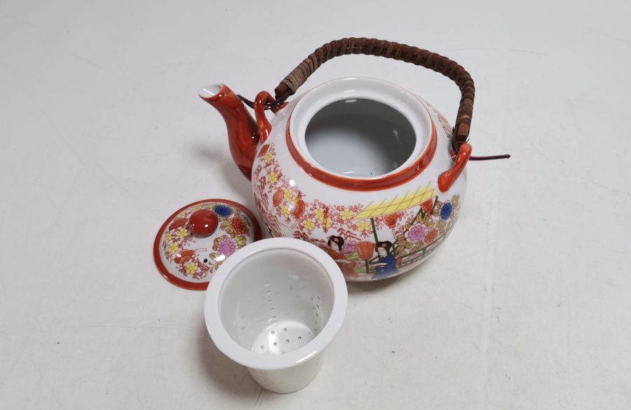 UZAK DOĞU YAPIMI ANTİKA PORSELEN ÇAYDANLIK