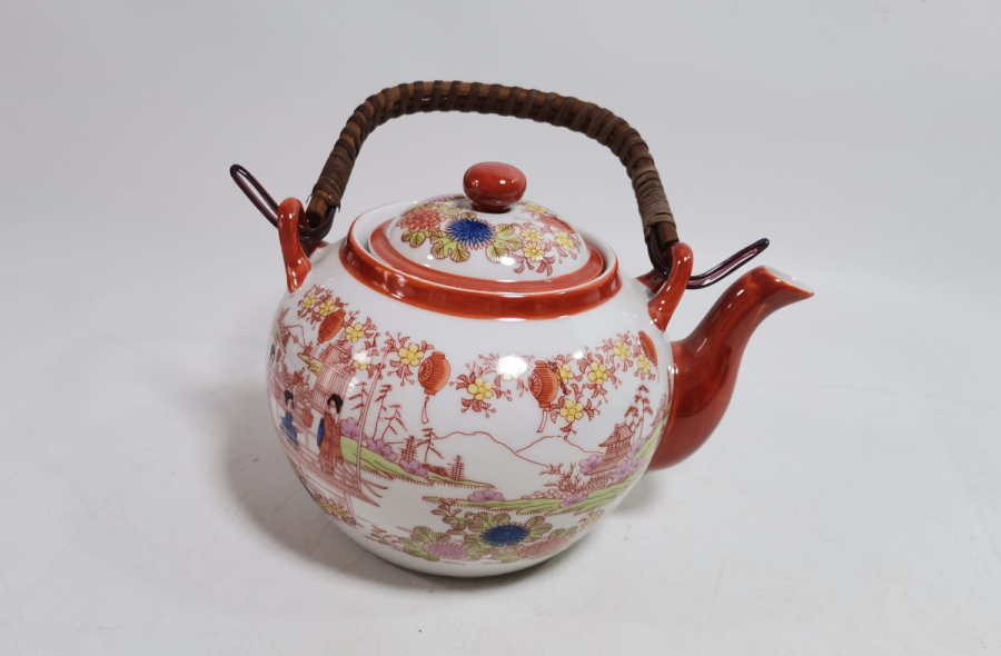 UZAK DOĞU YAPIMI ANTİKA PORSELEN ÇAYDANLIK