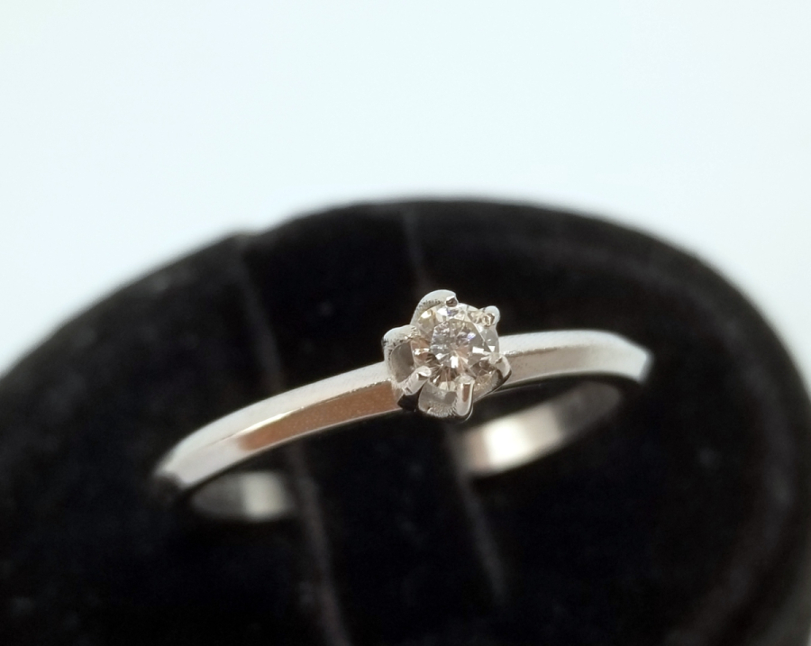 PIRLANTA TAŞLI TEKTAŞ MODEL YÜZÜK