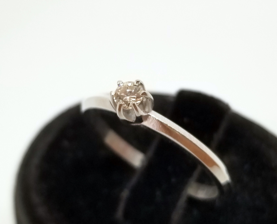 PIRLANTA TAŞLI TEKTAŞ MODEL YÜZÜK