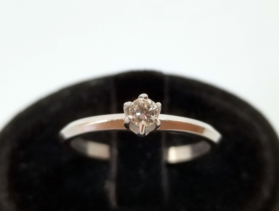 PIRLANTA TAŞLI TEKTAŞ MODEL YÜZÜK