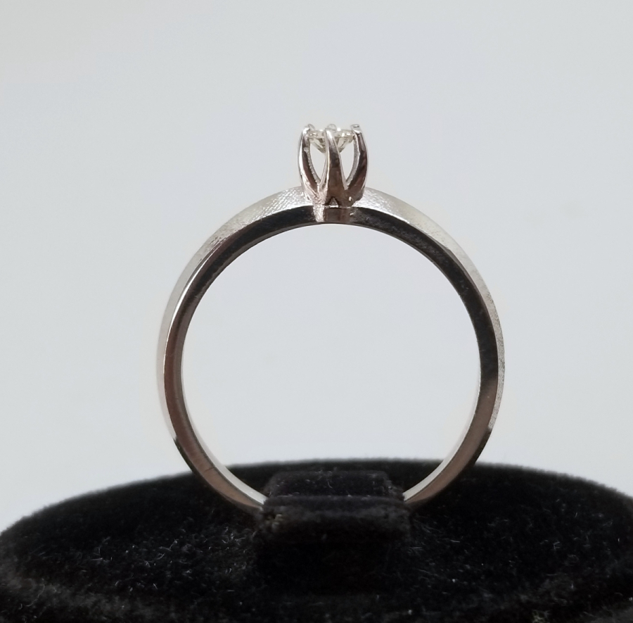 PIRLANTA TAŞLI TEKTAŞ MODEL YÜZÜK