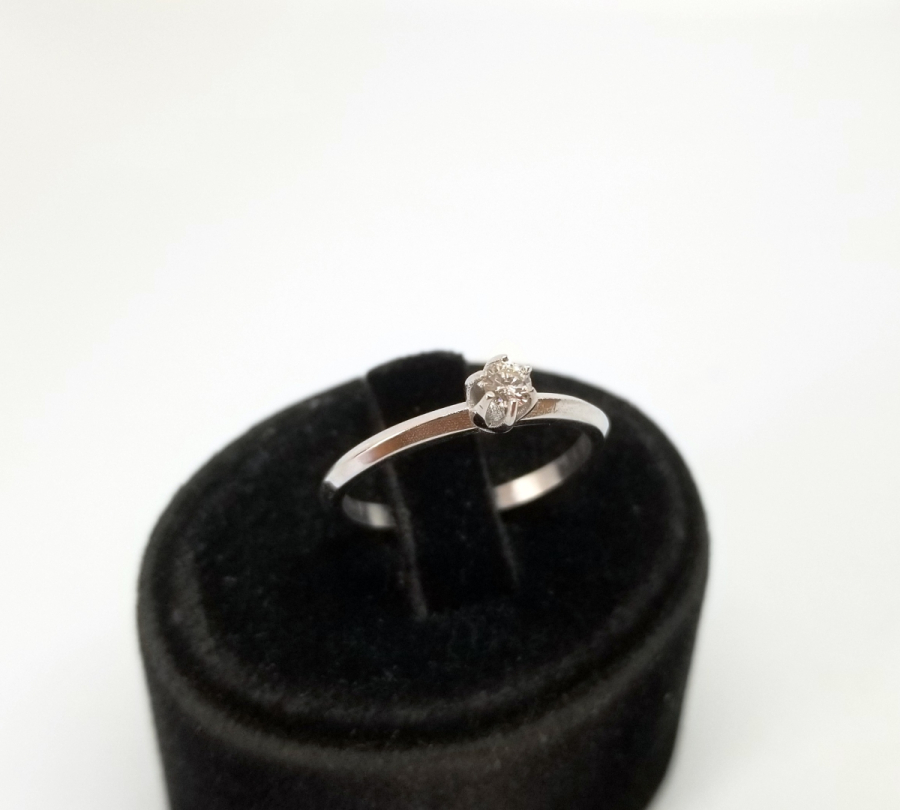 PIRLANTA TAŞLI TEKTAŞ MODEL YÜZÜK