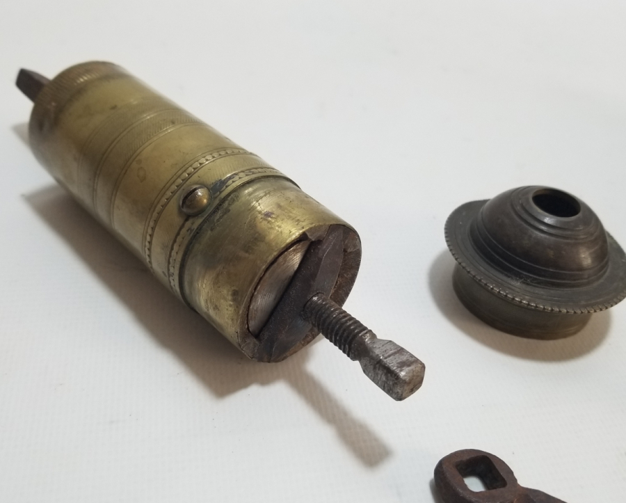 CUMHURİYET BAŞLARI EL YAPIMI ANTİKA KAHVE DEĞİRMENİ