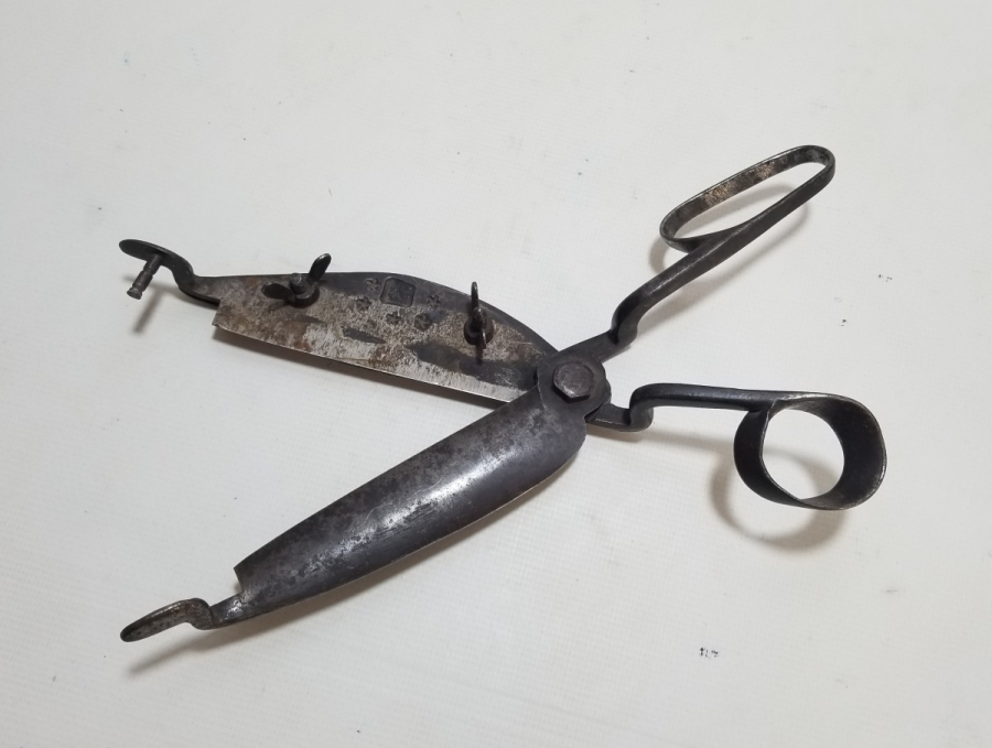 USTA DAMGALI VE TARİHLİ OSMANLI DÖNEMİ NADİR HEREKE HALI MAKASI