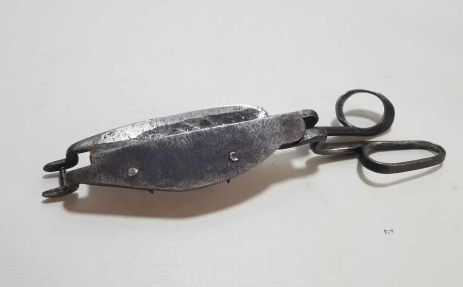 USTA DAMGALI VE TARİHLİ OSMANLI DÖNEMİ NADİR HEREKE HALI MAKASI