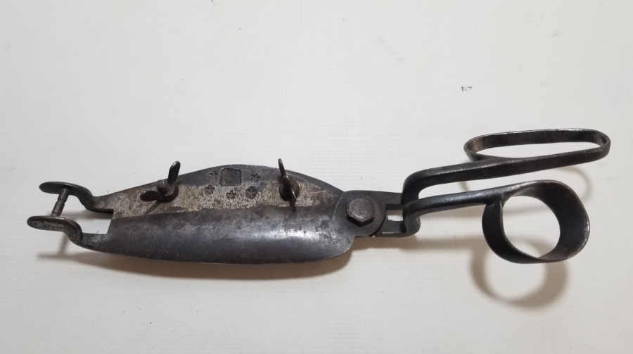 USTA DAMGALI VE TARİHLİ OSMANLI DÖNEMİ NADİR HEREKE HALI MAKASI